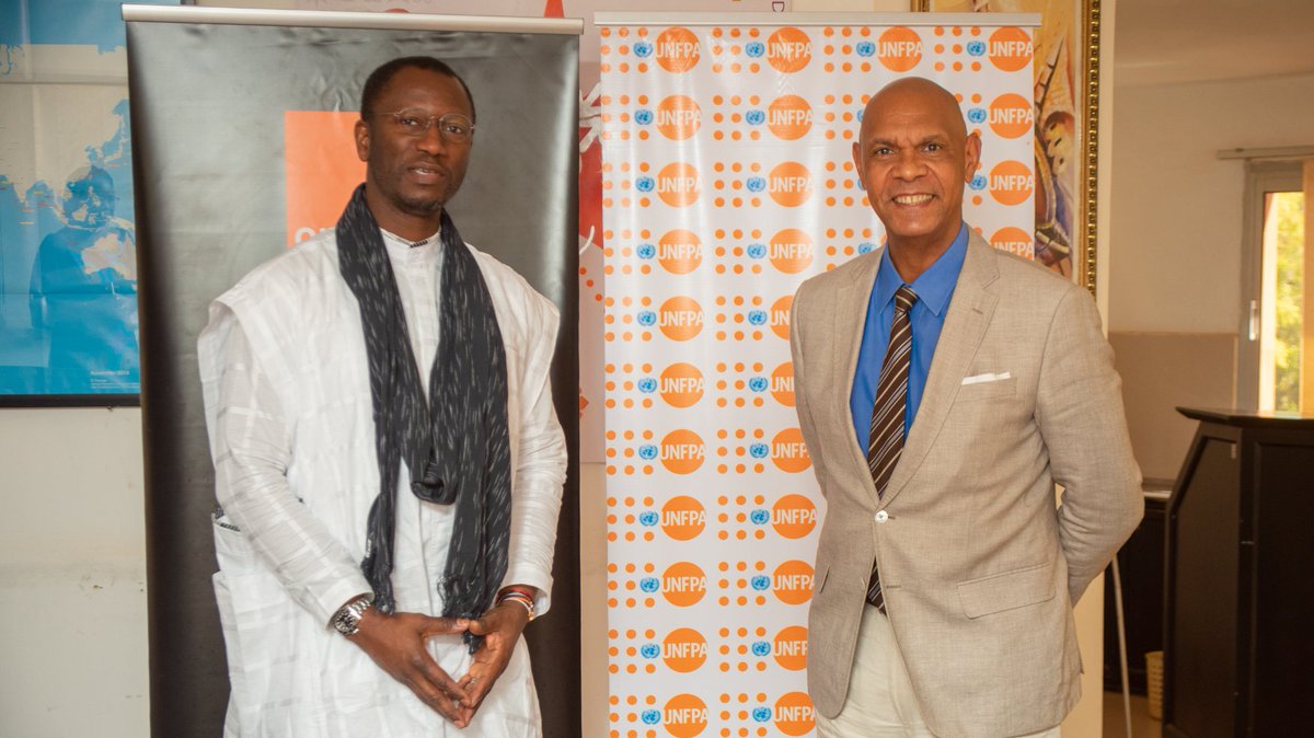 AugusteKpognon's tweet image. #PutYoungPeopleFirst
@UNFPABF &amp;amp; @OrangeBurkina partenaires pour renforcer l’accès des jeunes à l’information sur la #SR
Cette convention stratégique signée vise à contribuer à la promotion de la plateforme interactive @qgjeune auprès des jeunes burkinabè #ICPD @onubf @mamadouc7