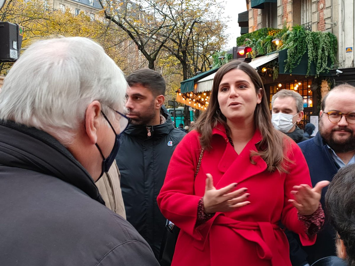 AnouchToranian's tweet photo. Heureuse du succès de la marche exploratoire que j’ai initiée sur la piste cyclable de la rue de #Vaugirard à #Paris15. 

Échanges et remontées de terrain productifs avec habitants, conseillers de quartier, commerçants et services de la Ville. 

Bientôt le démarrage des travaux ! https://t.co/TpECObhyGK