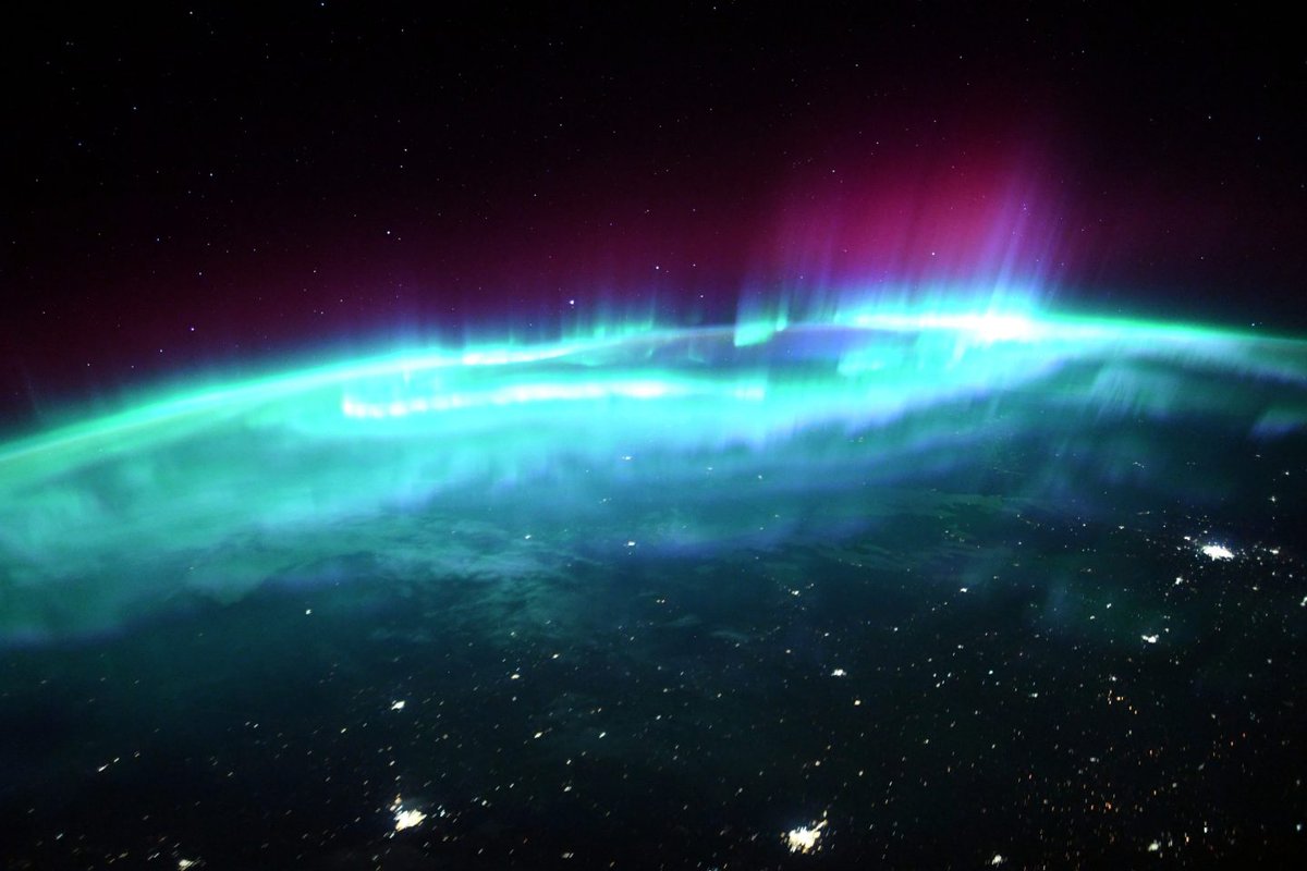Astronaut spots unbelievable view of the Aurora Borealis. 😲 bit.ly/3cvXqxg