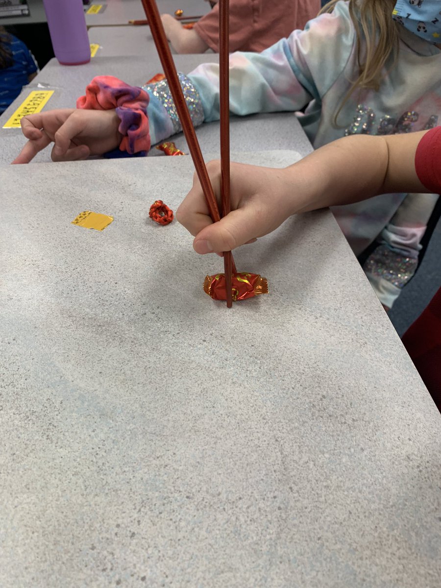 MsChenCoolCat's tweet photo. Highlight of the week in practicum #491: a virtual trip to China. Students were excited to learn how to use chopsticks and meet the beloved giant pandas. 
@EducationUnbc #unbceduc #practicum491 #learnandshare #soicalstudy https://t.co/oYT26qcGRA