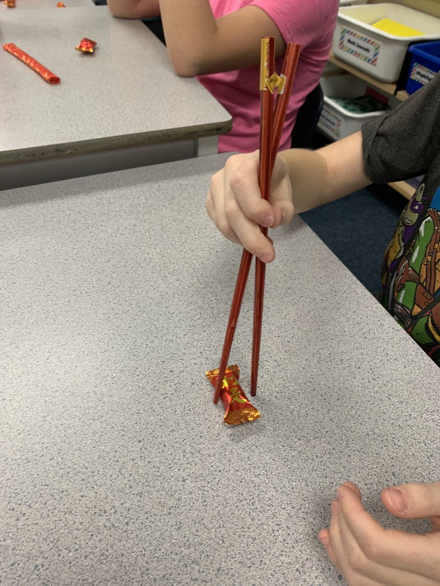 MsChenCoolCat's tweet photo. Highlight of the week in practicum #491: a virtual trip to China. Students were excited to learn how to use chopsticks and meet the beloved giant pandas. 
@EducationUnbc #unbceduc #practicum491 #learnandshare #soicalstudy https://t.co/oYT26qcGRA