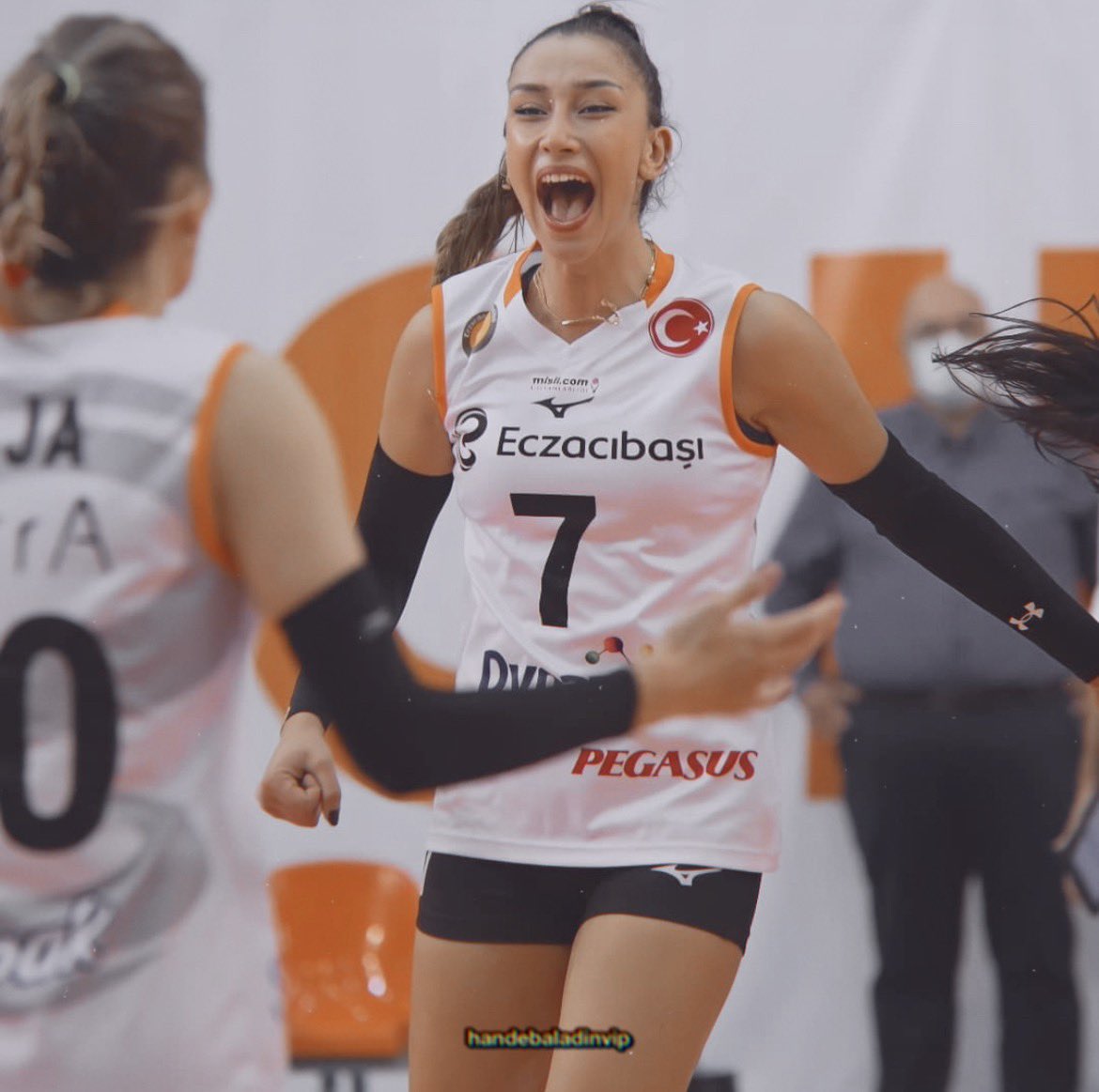 handebaladinvip's tweet photo. 📊 Mert Grup Sigorta karşısında Hande Baladın
🧿 %100 pozitif manşet (12 servis) - %70 hücum - 2 blok 1️⃣2️⃣ sayı.

    #handebaladın | @handebaladin https://t.co/SPKHtfVFFK
