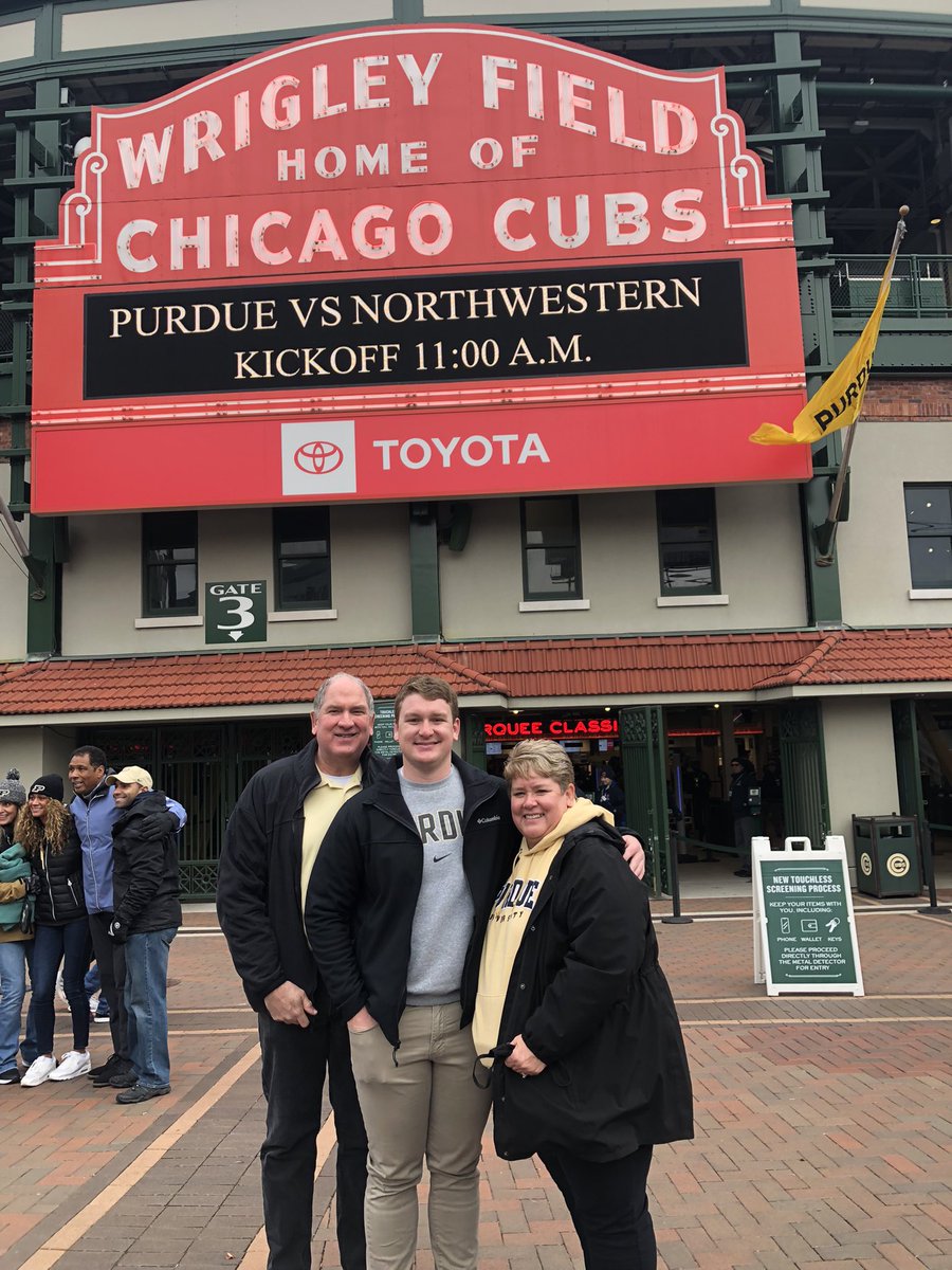 jasvols's tweet photo. Cool experience.  Football game inside “The Friendly Confines”. https://t.co/Ga9YcSfNBP