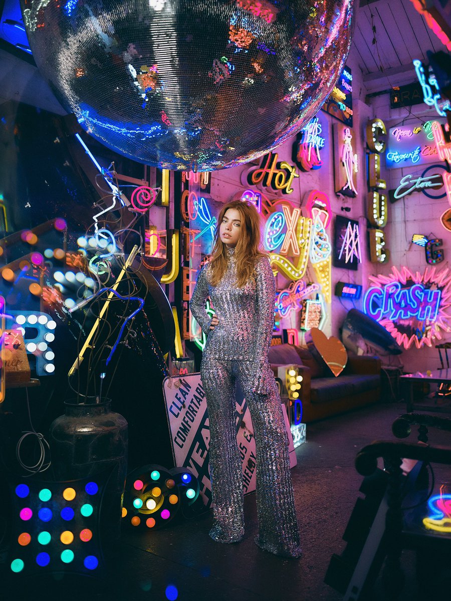 LDevineMusic's tweet photo. i feel like glitter ✨ https://t.co/5vC116HdPC