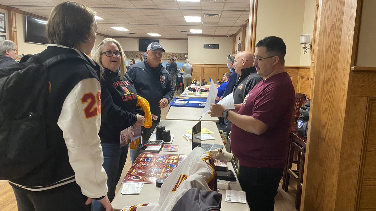 AUpuck's tweet photo. Meeting Prospects…Future Wolves Perhaps🐺🤘🏻 #AUpuck #FuturePack https://t.co/YFfwEB2Tx1