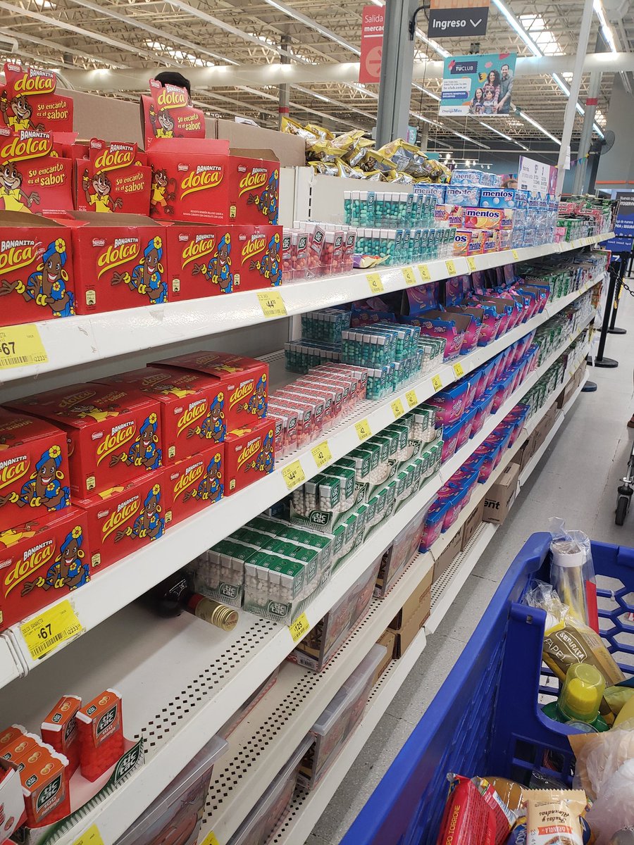 VaninaZab's tweet photo. Que onda la ordenanza que no permite la exhibición de golosinas en las cajas de súper? #changomas #Walmart @MuniCba @LegislaturaCBA https://t.co/LRvtjq0zOm