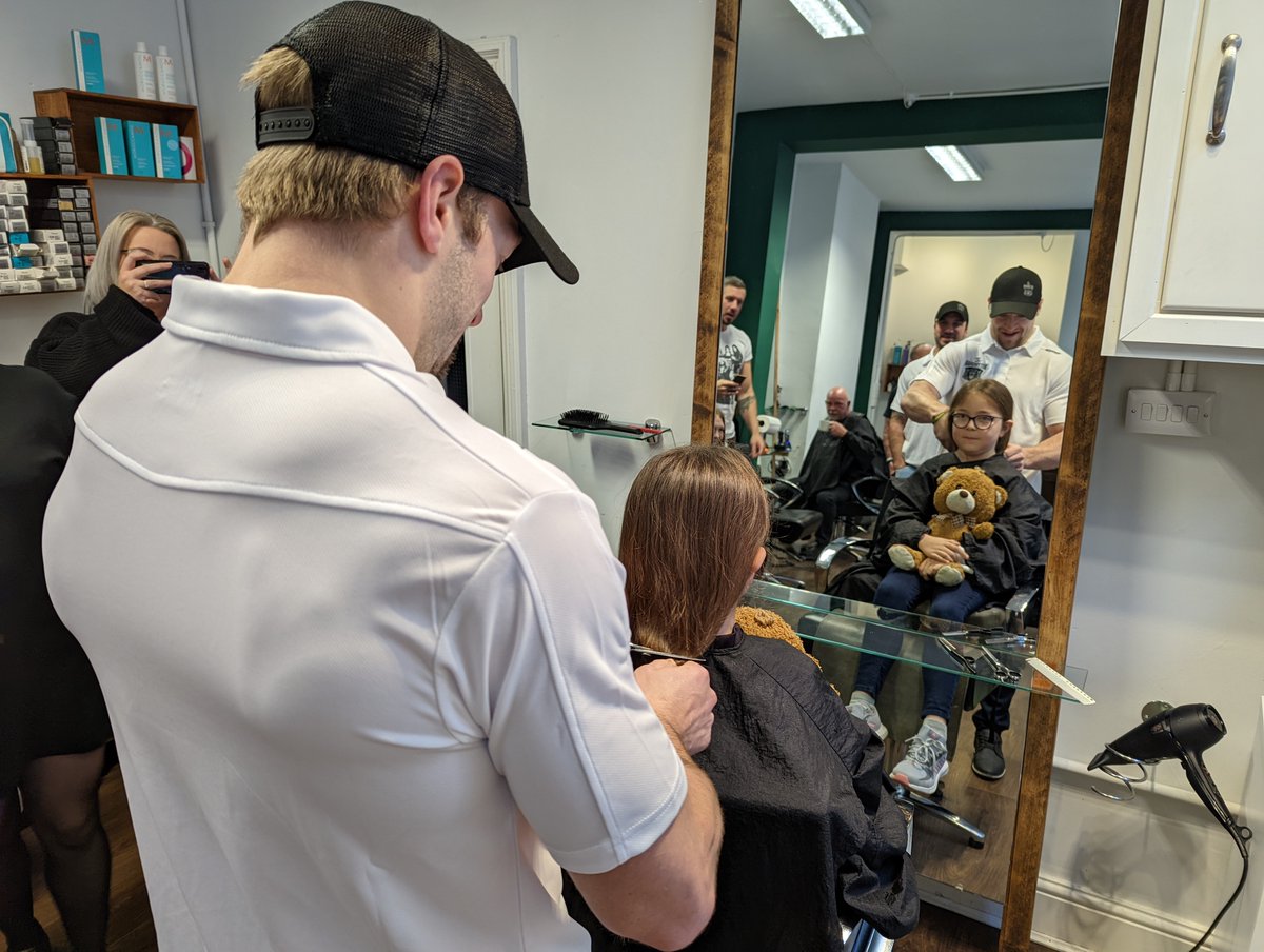 PanthersIHC's tweet image. Brady Norrish &amp;amp; Mathieu Tousignant spent part of their off day at The Gate Hairdressing helping Panthers' fan Phoebe with her charity hair cut for The Little Princess Trust! 😺

Well done Phoebe! 👏

👉 bit.ly/3oPllNY