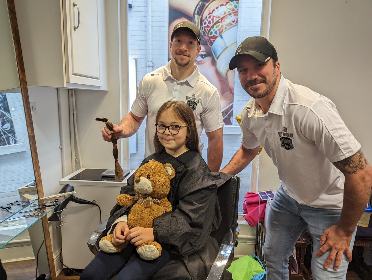 PanthersIHC's tweet image. Brady Norrish &amp;amp; Mathieu Tousignant spent part of their off day at The Gate Hairdressing helping Panthers' fan Phoebe with her charity hair cut for The Little Princess Trust! 😺

Well done Phoebe! 👏

👉 bit.ly/3oPllNY