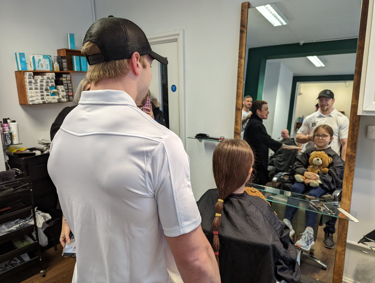 PanthersIHC's tweet image. Brady Norrish &amp;amp; Mathieu Tousignant spent part of their off day at The Gate Hairdressing helping Panthers' fan Phoebe with her charity hair cut for The Little Princess Trust! 😺

Well done Phoebe! 👏

👉 bit.ly/3oPllNY