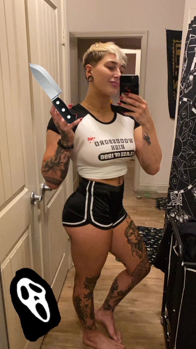 𝐓𝐡𝐢𝐜𝐤 𝐭𝐡𝐢𝐠𝐡𝐬 𝐚𝐧𝐝 𝐚 𝐥𝐚𝐳𝐲 𝐝𝐚𝐲.