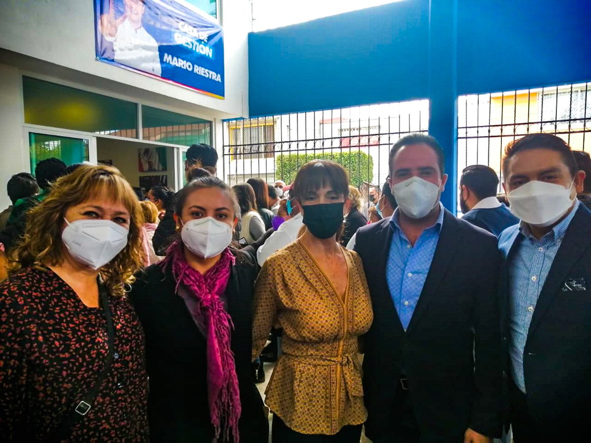 EdwinMoraMX's tweet photo. Muchas felicidades a mi amigo el diputado @marioriestra por su casa de gestión y cercanía con la ciudadanía del distrito 12. Por el bien de Puebla 👍🏻. @eduardorivera01 @Augustadrh @RodrigoRiestraP @mora_amayrani @Tigre_Aguilar_C @MarcosCastro40 https://t.co/S3jGdoVYGA