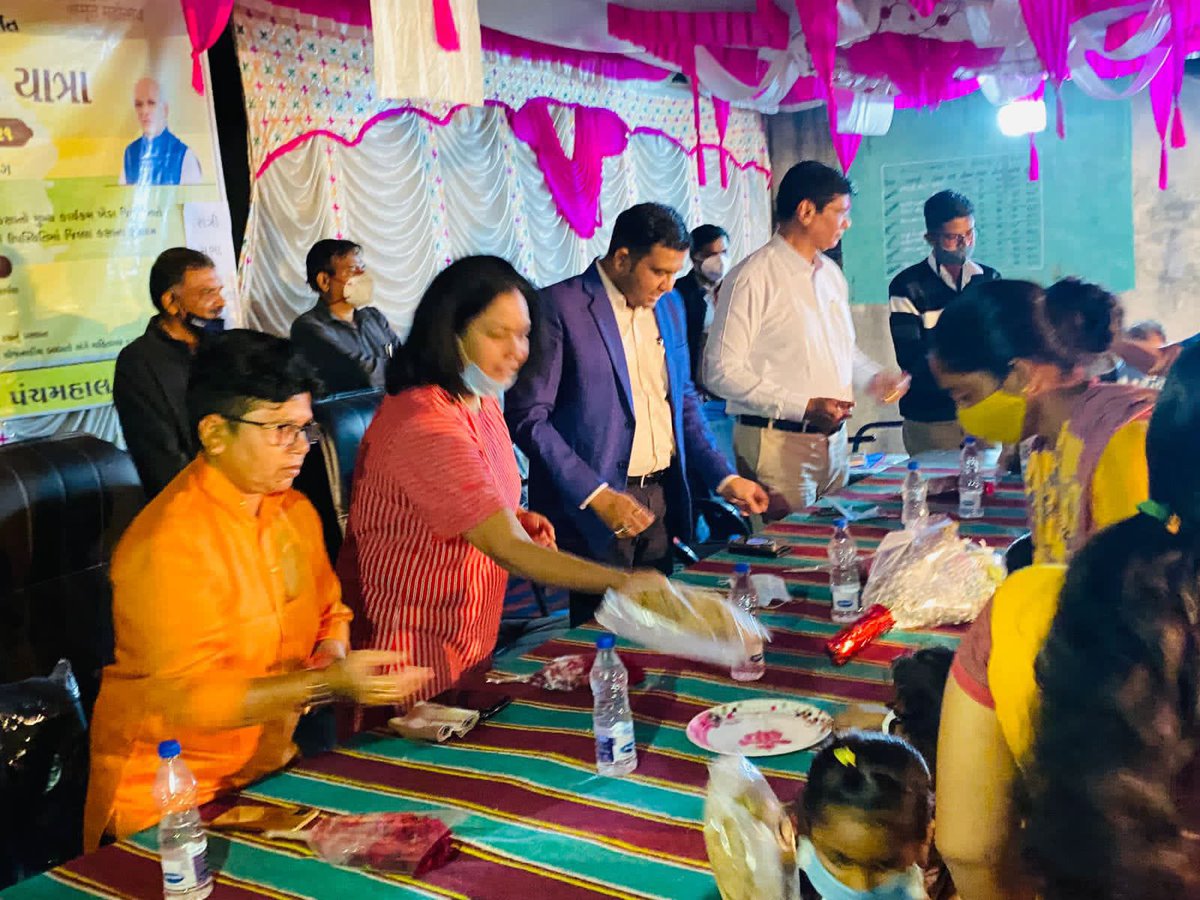 આઝાદી કા અમૃત મહોત્સવ હેઠળ કાંકાણપુર ખાતે ગ્રામ રાત્રીસભા યોજી લોકોને વિવિધ યોજનાઓથી માહિતગાર કરાયા.<a href="/CMOGuj/">CMO Gujarat</a> <a href="/iarjunsinhbjp/">Arjunsinh Chauhan</a> <a href="/pkumarias/">Pankaj Kumar</a> <a href="/GujPRHDept/">Panchayat, Rural Housing & Rural Dev. Department</a> <a href="/RuralGujarat/">RuralGujarat</a> <a href="/CollectorGodhra/">Collector Panchmahal</a>
#GujaratVillageNightVisits