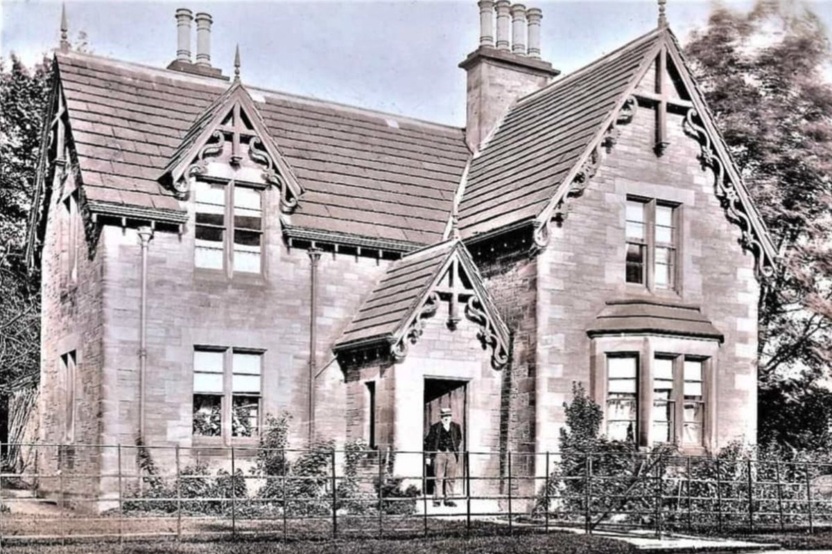 Stone replacement works undertaken Here a 
badly decayed chimney stack adorning one of the Gate Houses to Wentworth Park has been faithfully recreated using newly quarried stone. The tooling has been masoned to match other examples found on the very charming and picturesque Lodge
