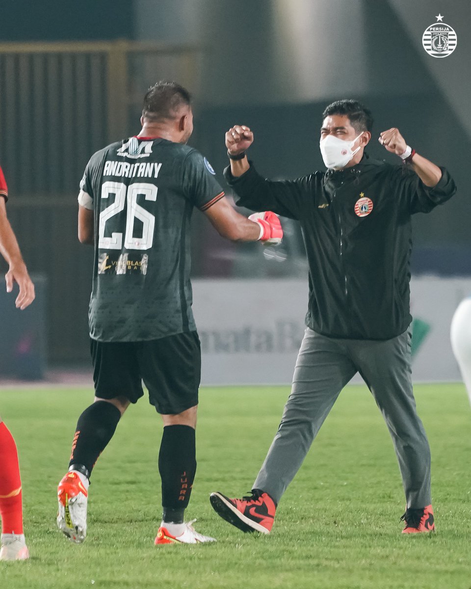 Persija_Jkt's tweet photo. Kemenangan ini milik KITA 👆🔴

#PersijaDay #BRILiga1 #DukungDariRumah #BeliveIn12 #PersijaJakarta https://t.co/s83z5Nmd3G