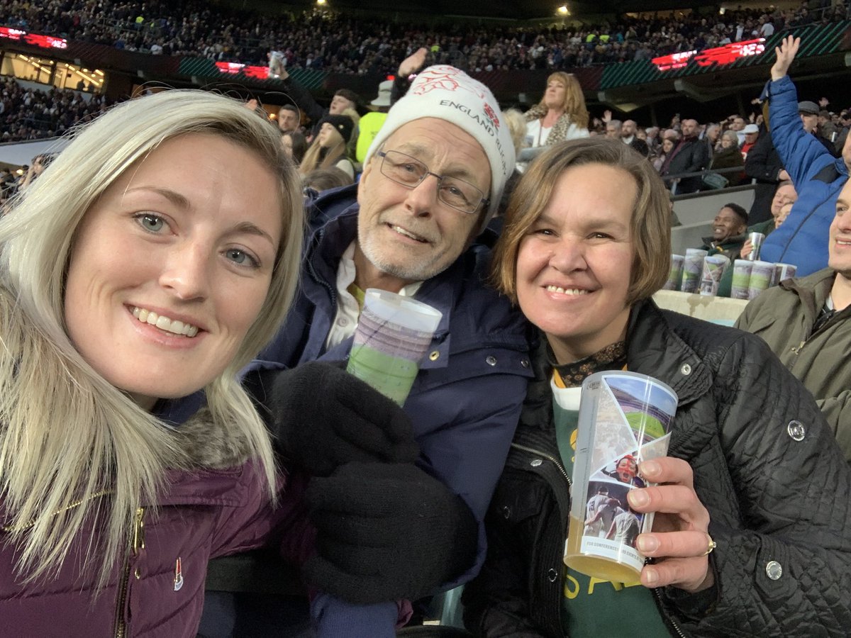 Jooles_Slater's tweet photo. England v South Africa pitch side seats with my dad & stepmom 🏉 #ENGvRSA #TwickenhamStadium #Welcomebackfans https://t.co/ePL2EVtTV4