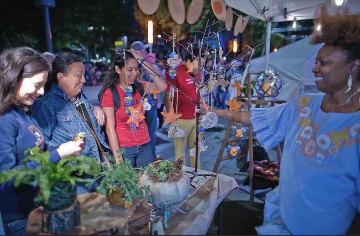 Beautiful evening for The Flea 6-10pm Trucks serving from 3-10pm