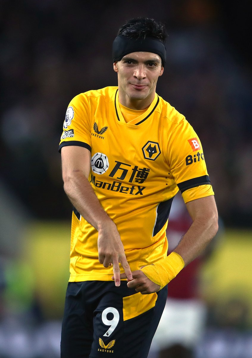 premierleague's tweet photo. FULL-TIME Wolves 1-0 West Ham 

Raul Jimenez's superb first-time strike makes it three consecutive home #PL wins for @Wolves 

#WOLWHU https://t.co/t9Ww96dlxZ
