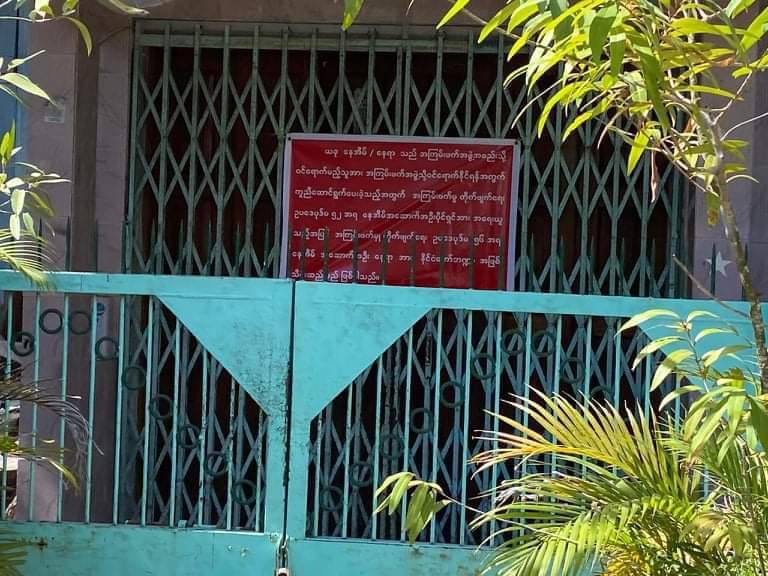 Bay_Lay_88's tweet photo. It's reported that SAC troops in large number made consecutive illegal SEALING in MaUPin downtown, house of Ko HtikeHtike being used as PyoeKhinThit charity foundation &amp; houses. #Nov20Coup #WhatsHappeningInMyanmar #HumanRightsViolations https://t.co/oklIwUX9tY