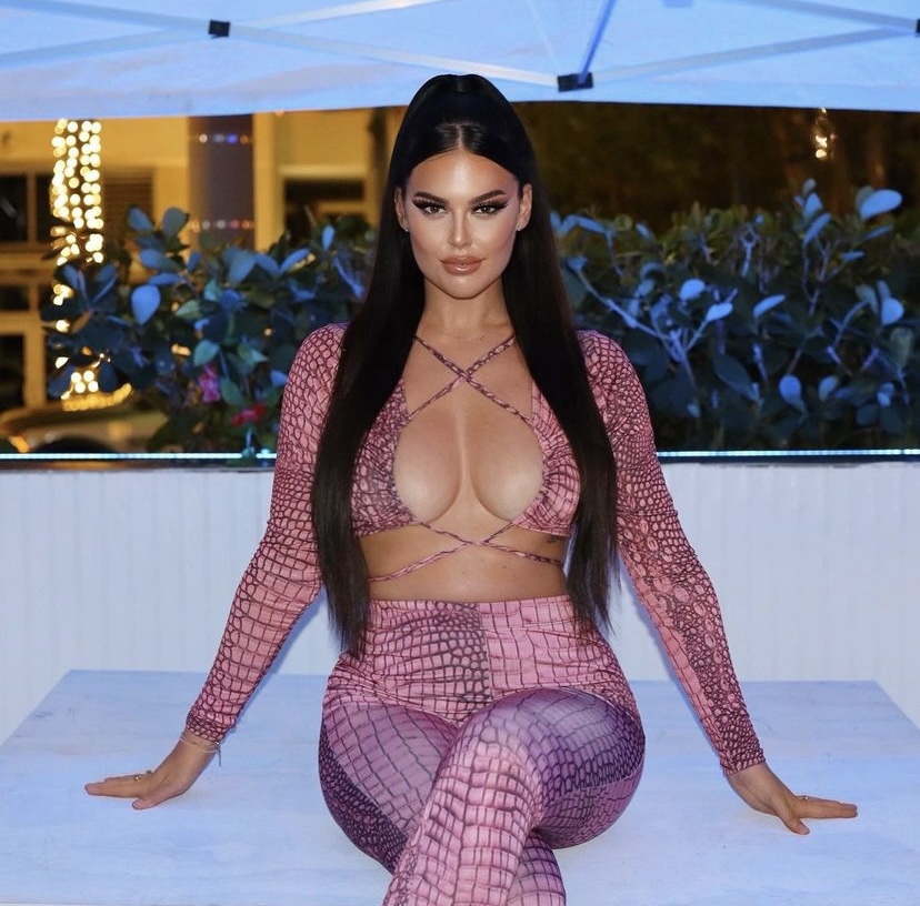 GITIONLINE's tweet photo. Meet Me Here 📍 

Tag us @gitionline on your posts for a chance to be featured like our #gitigirl @silveryasmin! 
.
🔎’Island Drinks Legging Set’ 
.
➡️https://t.co/6i4MyAwGIK
.
. https://t.co/CsZhqnrMHe