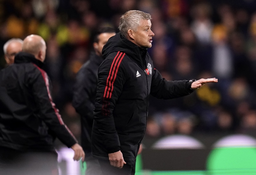 Squawka's tweet photo. Manchester United have now lost four of their last five games in the Premier League: 

❌ 2-4 vs. Leicester
❌ 0-5 vs. Liverpool 
✅ 3-0 vs. Tottenham
❌ 0-2 vs. Man City 
❌ 1-4 vs. Watford 

They’ve conceded 4+ goals in three of them. 😳 https://t.co/BfjuSFBkkp