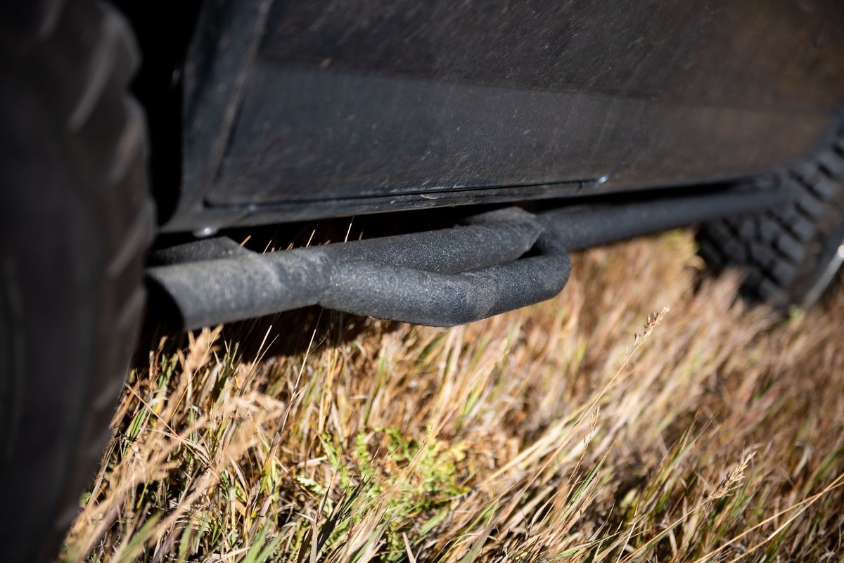 These Quigley rocker guards are sure to get you up right. 😉
.
.
#playonwords #stepup #rockerguards #accessories #vanthings