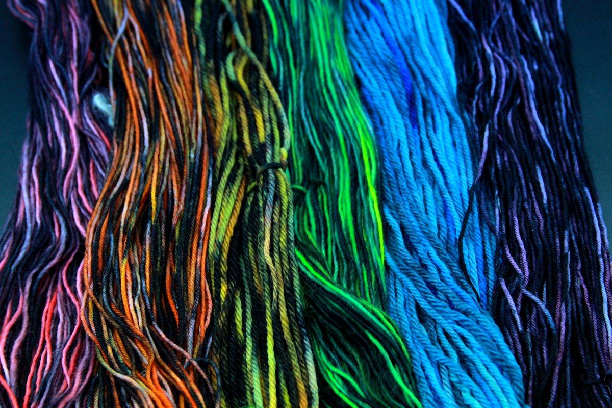 ChromaPsyche's tweet photo. Series 1: On Black Variegation 

#1001 - Red/Pink, Ala base

#1002 - Orange, Anansi base 

#1003 - Yellow, Oshun base

#1004 - Green, Ala base

#1005 - Blue, Oshun base

#1006 - Purple, Anansi base 

Available here: https://t.co/xVprgNEXn2 https://t.co/xqgLel33ce