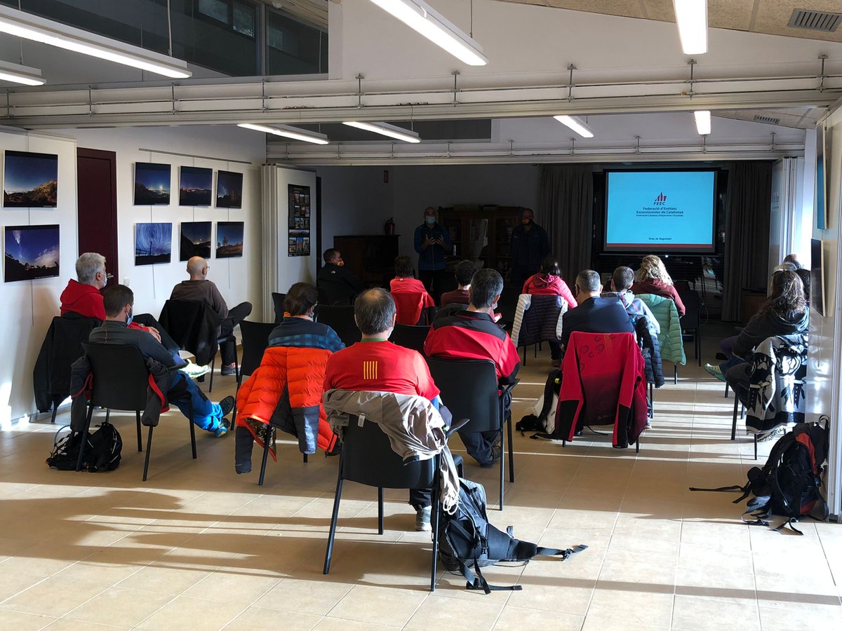 rdexcursionisme's tweet photo. Avui celebrem la primera jornada del curs de #formacio organitzat per @rdexcursionisme i @FEEC_cat "Atenció immediata a l'accidentat a la muntanya", a la seu del #pnmontsant @parcscat @ReusDeportiu

📸@blancacabre, E. Cabré https://t.co/xj2FU2dD2P