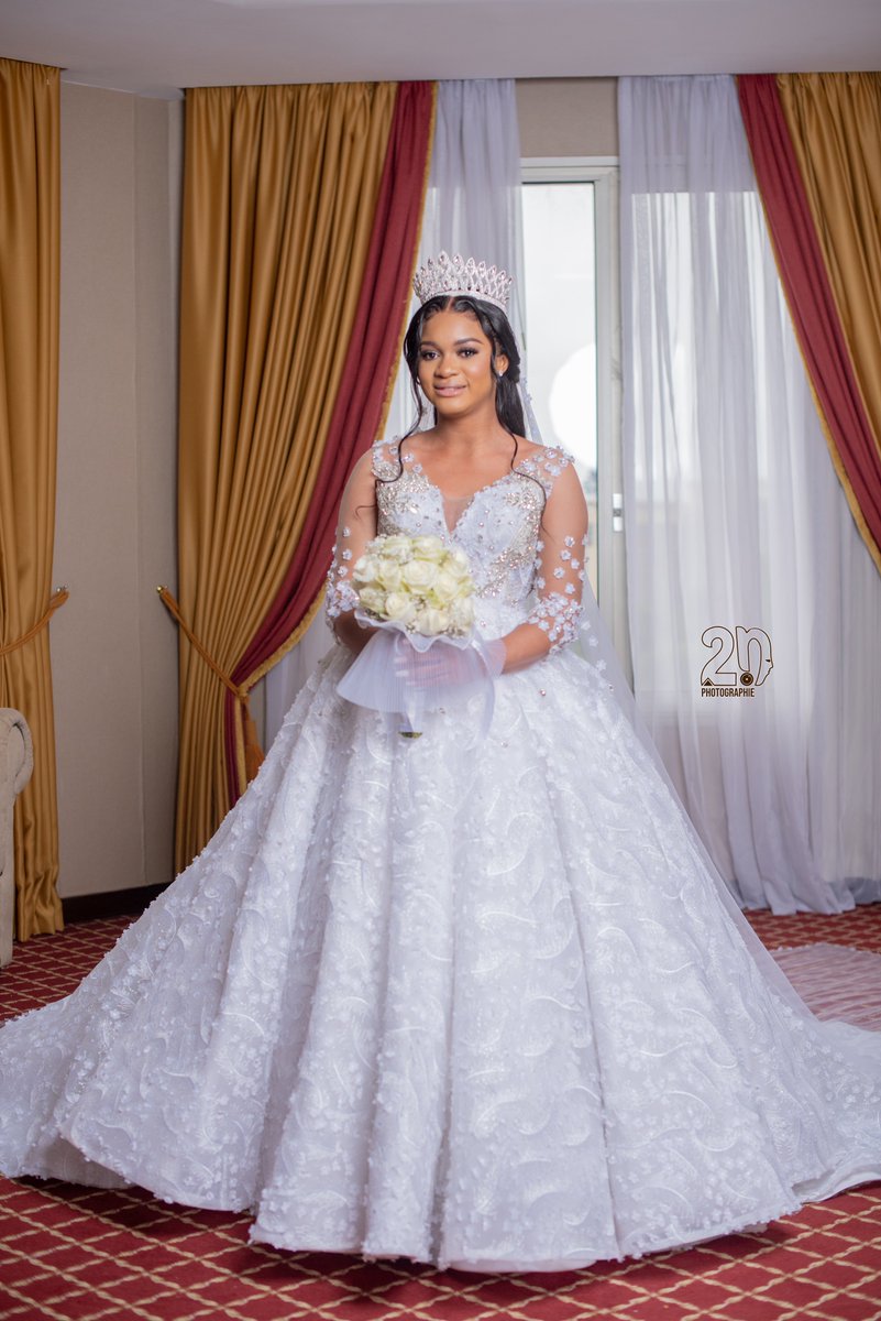 Dylan_Akame's tweet image. Merci au Couple AMOUGOU pour la confiance renouvelée. 
@2nPhotographie est depuis quelques années, photographe officiel de Monsieur Jean Pierre Amougou lors de ses déplacements officiels. C’est un honneur pour nous de couvrir en image ce mariage. 

#2NPhotographie #CamerDigital