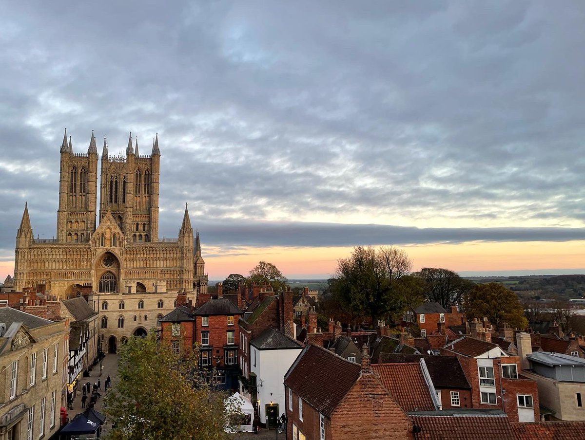 Rach_Archaeo's tweet photo. Winter Sunset Skies from the walls of @LincolnCastle https://t.co/vuLoIvRmh7