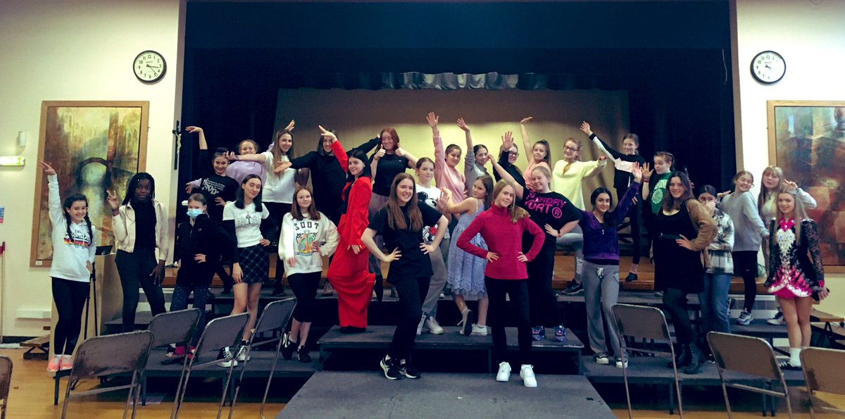 DramaUptonFCJ1's tweet photo. Brilliant Day! Thank you to all who attended the weekend rehearsal today, for this years ‘Showcase’ 🎭🤗 what a talented lot you are! It’s nearly showtime!!! ✨🙌🏻🎟 #showcase2021 @uptonhallfcj @ArtDesignUpton @UptonHallMusic @DramaUptonFCJ1 https://t.co/YMUghYvTBe