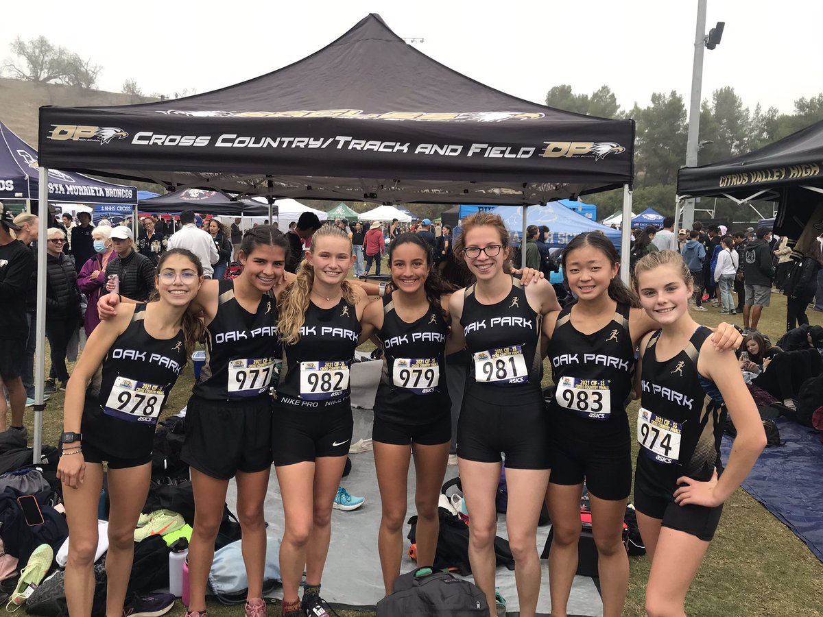 Shulze5's tweet photo. Oak Park girls XC gets 4th place at D3 finals - and earn a spot at State Championship- Maddy Parrone 5th overall - Go Eagles @OPathletics @vcspreps https://t.co/dzUxoNNd5k
