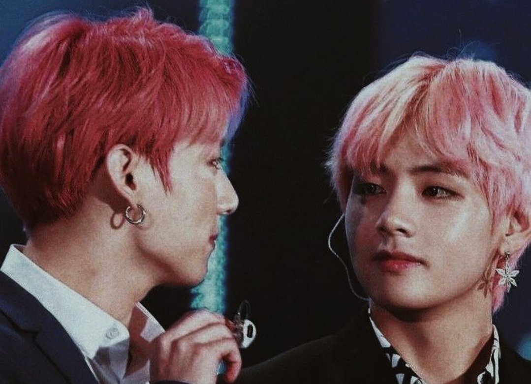 1.23 for #taekook

"Dünyanın en güzel hissi:
Sen ona bakarsın
ve o sana çoktan bakıyordur."