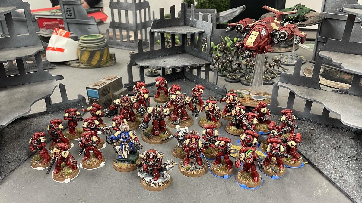 Hellstorm_Mikey's tweet photo. Great day at #valfest ran by @CMValrak today - played a giant @DN_Stuff and showed him the ropes - and Our Discord wrote my list! They even gave me a Warsuit! #bloodravens #necrons #warhammercommunity #wargaming #warhammer40k https://t.co/NpkL0eLJQX