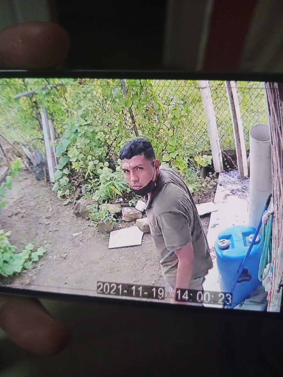 Este delincuente se metió a la casa de mi suegra en Cumbres del Norte, La Cabima. Agradecemos cualquier información que nos puedan dar. Me escriben al privado.
Ya pusimos denuncia en @ProtegeryServir 
Favor RT para que este mensaje se difunda.