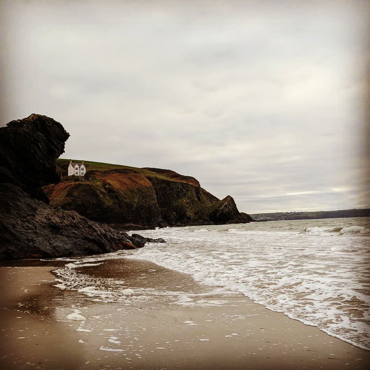 LittleValleyWls's tweet photo. Stunning coastal path walk this afternoon, finished off with a pint at the Pentre Arms Llangranog.
#wildwest #myuniquebandb#westwales #holidaycottage #cardiganbay #bookdirect #petfriendly #selfcatering #hottub #bubbles https://t.co/HmEvp9PoH6