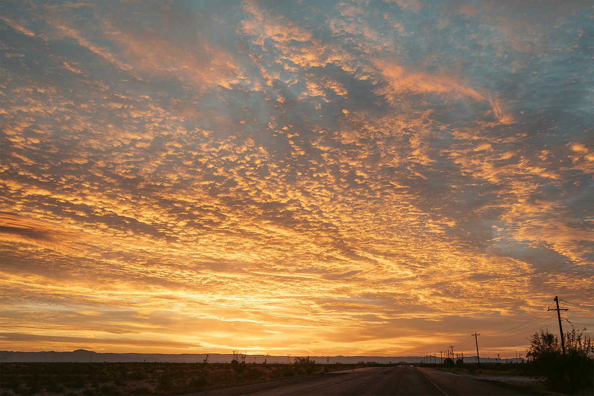 dennys_herman's tweet photo. On the way to the Guadalupe Mountains National Park we got blessed with one of the most insane sunrises i've ever seen 😍 https://t.co/6yNPcJUQ0s