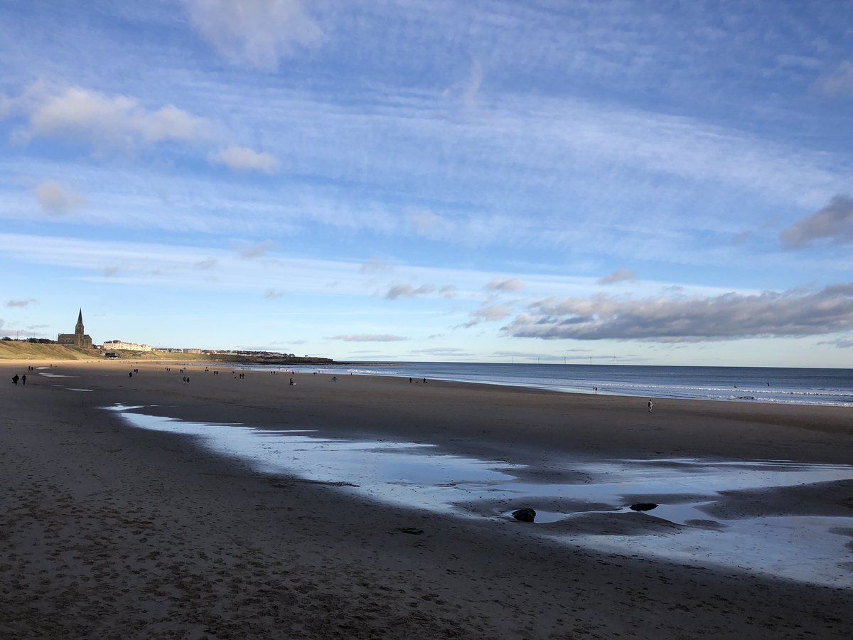 AmooreLouise's tweet photo. Clear November morning for #beachbootcamp @DF_Fitness so good to see so many people who are making the long climb back to fitness after #Covid #LongCovid with such support & feeling of community #Tynemouth #Longsands #GreatNorthEast https://t.co/OqCEeL6Os1