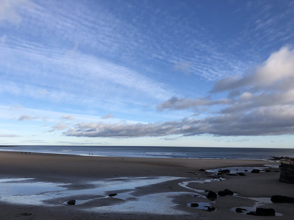 AmooreLouise's tweet photo. Clear November morning for #beachbootcamp @DF_Fitness so good to see so many people who are making the long climb back to fitness after #Covid #LongCovid with such support & feeling of community #Tynemouth #Longsands #GreatNorthEast https://t.co/OqCEeL6Os1