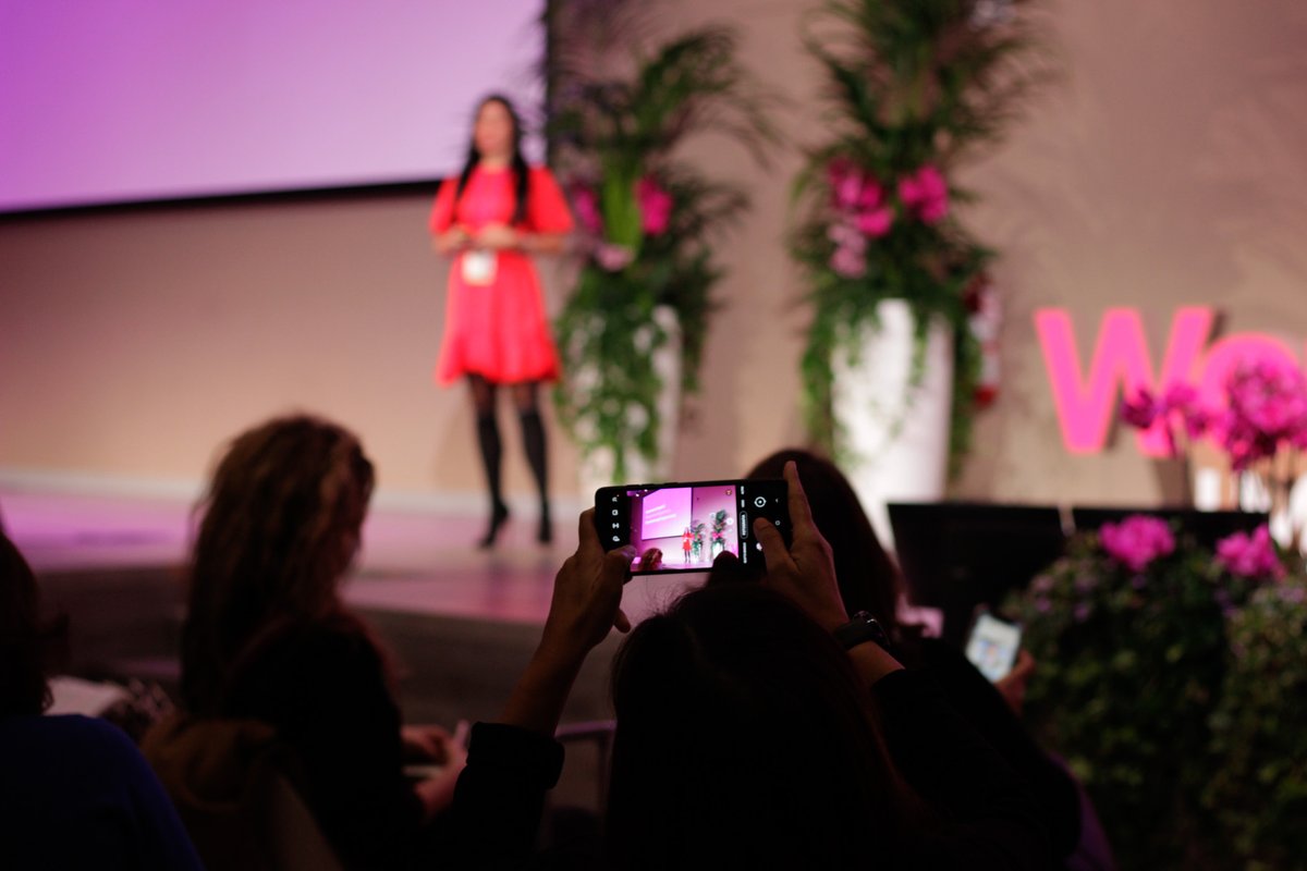 lucarallo's tweet photo. Si chiude tra gli applausi la prima edizione di @womenximpact. Dopo aver tenuto un workshop sull'influencer marketing ed aver presentato fantastiche speaker, torno a casa carico di emozioni! Grandissimo successo! #womenximpact #empoweringwomen #womeninspiringwomen #WXI21 https://t.co/7jGwfktwHw