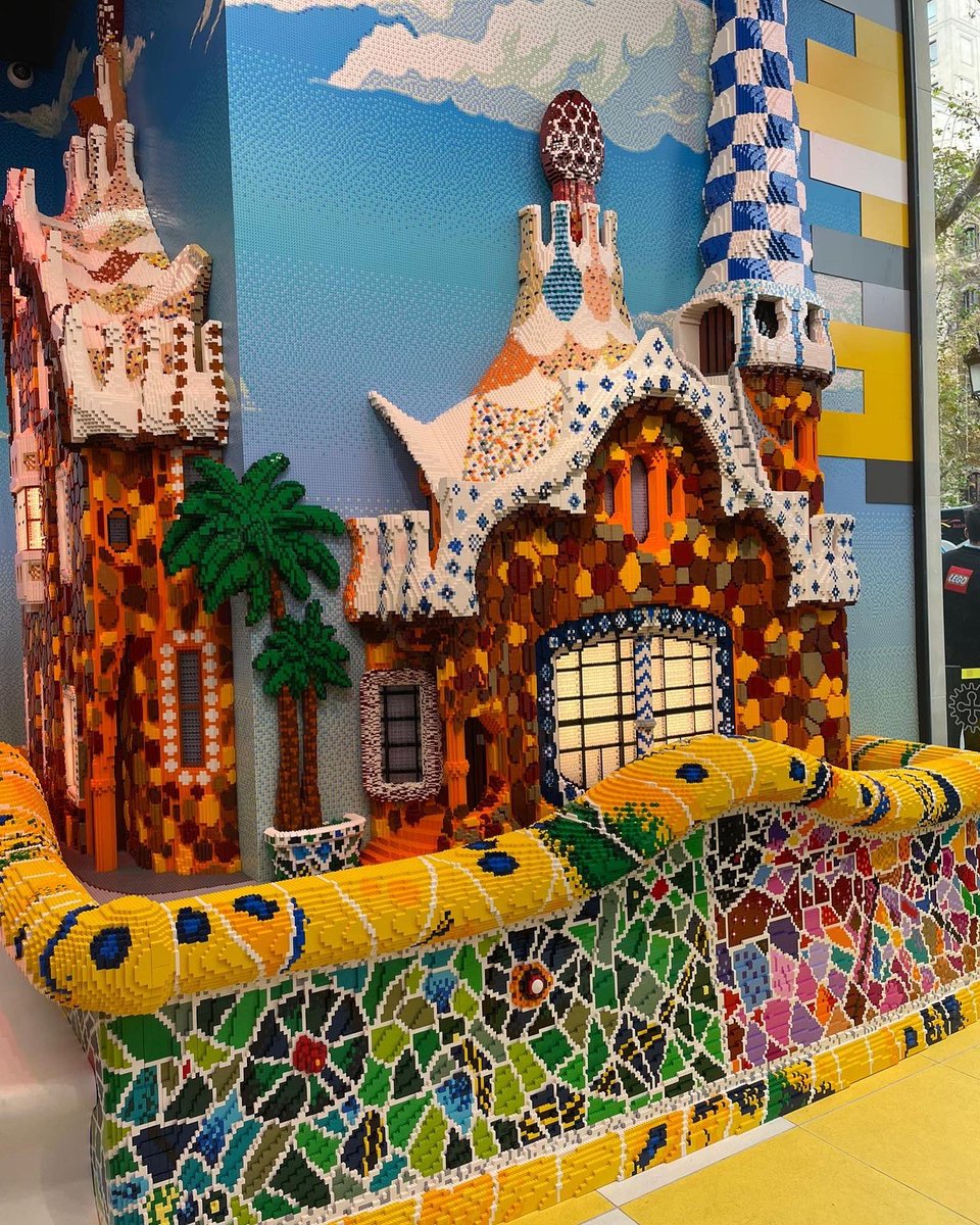 republikadiabet's tweet photo. Hoy hemos visitado la nueva tienda @LEGO_Group en #Barcelona. ESPECTACULAR!

Proponemos a @LEGOIdeas una serie sobre inclusión en temas de salud🩺! Sería genial tener una #bombadeinsulina 📟 o un #cgm de #LEGO 

Nos ayudáis que nuestra propuesta tenga posibilidades? RT!!! https://t.co/c0SgA3QfQp