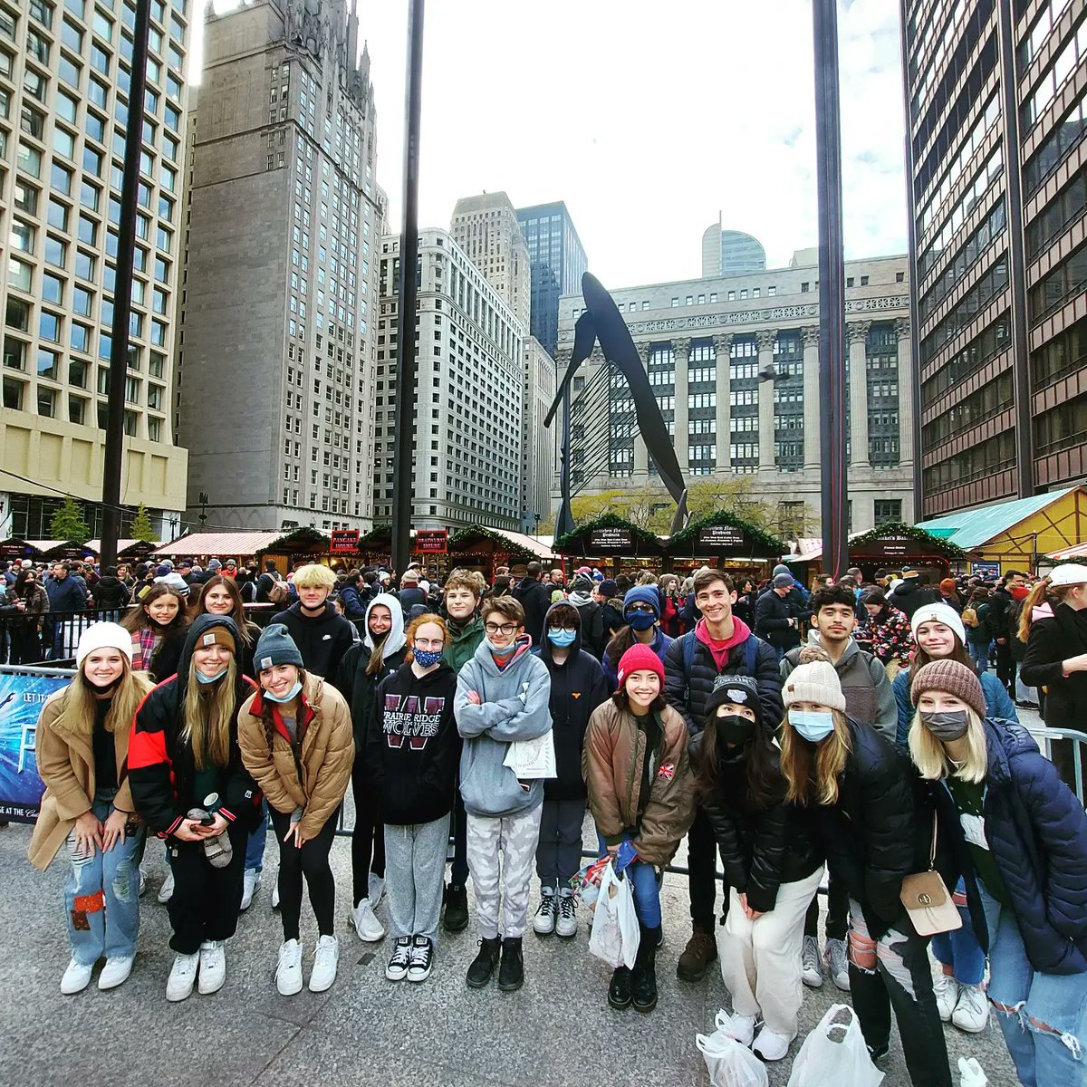 HerrProfHiggins's tweet image. Weihnachtsstimme in Chicago! Heute war es fast wieder beim Alten. #learngerman @PRGermanClub #christkindlmarkt2021 @PrairieRidgeHS @SKochPR #prexperience @AATGOnline