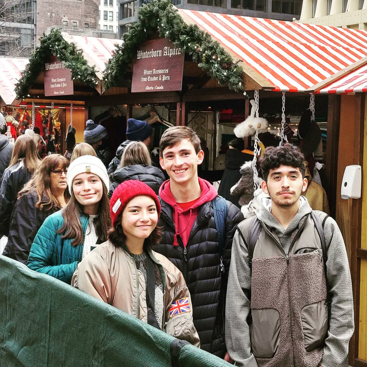 HerrProfHiggins's tweet image. Weihnachtsstimme in Chicago! Heute war es fast wieder beim Alten. #learngerman @PRGermanClub #christkindlmarkt2021 @PrairieRidgeHS @SKochPR #prexperience @AATGOnline