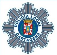 cartagena_hoy's tweet photo. Un coche patrulla de la @PoliciaLocalCT que acudía al rescate de dos menores atrapados en un coche inundado en Los Dolores queda inmovilizado por las fuertes lluvias y los agentes tienen que escapar por las ventanillas del vehículo. @NoeliaArroyoHer @JPedroTorralba https://t.co/TstBig0PZM