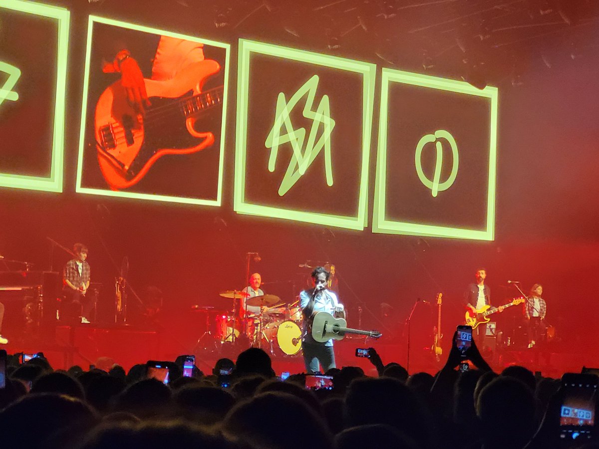 Simplicité,  générosité et un @VianneyMusique extraordinaire ce soir au @LeCubeTroyes à @VilledeTroyes Merciiii pour ça !