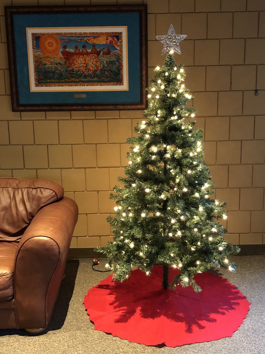 amofitzl99's tweet photo. This is the first tree lit for the holidays in my life. The Grace Giving Tree at Grace Lutheran Church. This season, be intentional about supporting others in your life: family, friends, coworkers, complete strangers. Your generosity may provide the light they need in their life. https://t.co/5Ub6PjZDwO