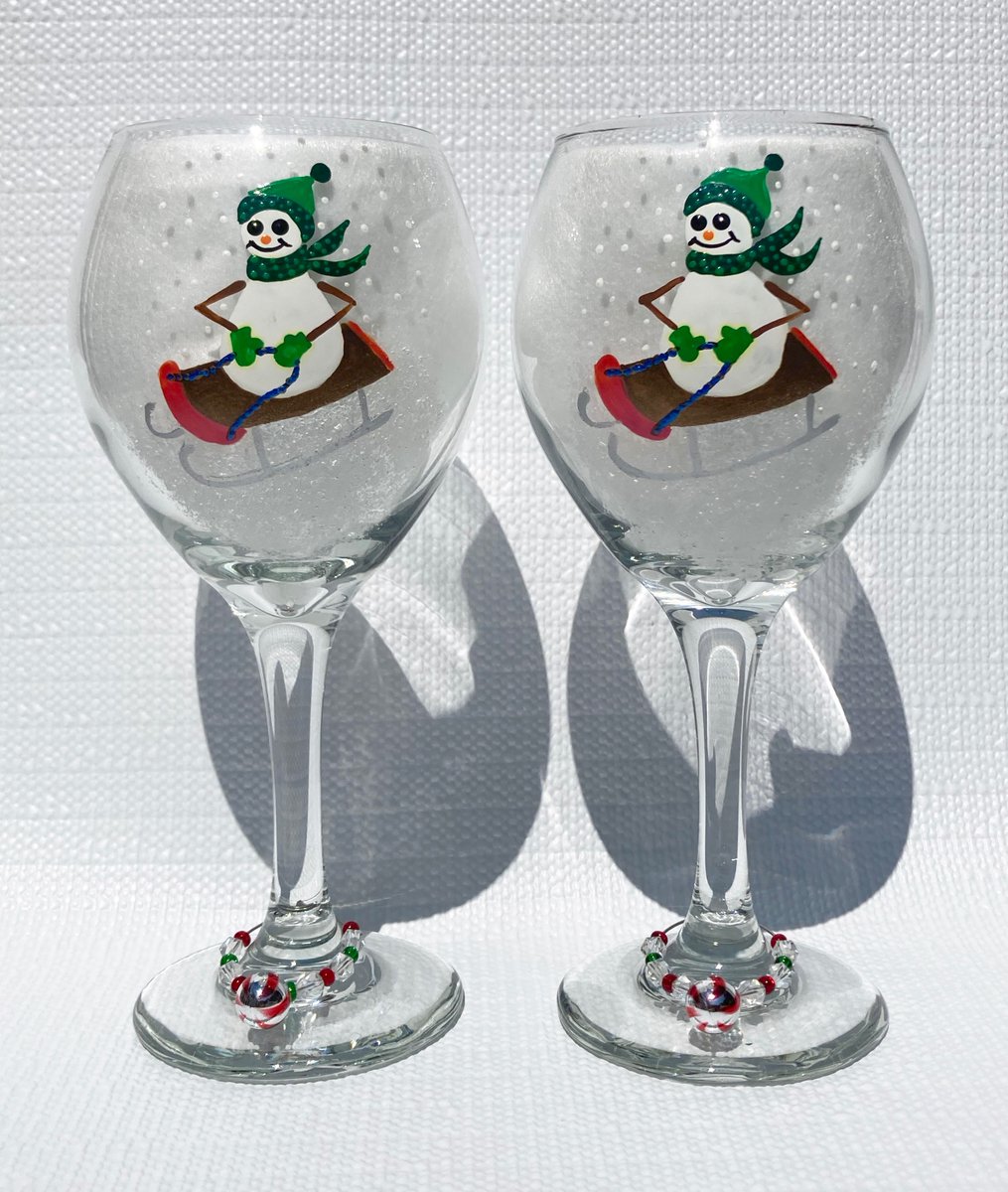 Snowman wine glasses etsy.com/listing/639091… #snowmanwineglasses #christmasglasses #christmaswineglasses #snowmanlovergift #Christmasgifts #holidaydecor #christmasdecor #snowmanonsled