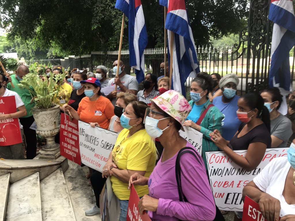 AV_FMC's tweet photo. Cómo cuando la secretaria general de la @FMC_Cuba coordina y supervisa cada tarea 😏😏😏la etiqueto ? 🤔 😌 @TeresaBoue, esté #DiaNacionalDeLaDefensa cerrado  por capacidad 🎖🪖/// @OsmaydaFMC @YaneidysPrezCr1 @AnisleydisLa @Rosmery_FMC @MarisolFMCc @CubanaFMC https://t.co/8kn9vhfDUO