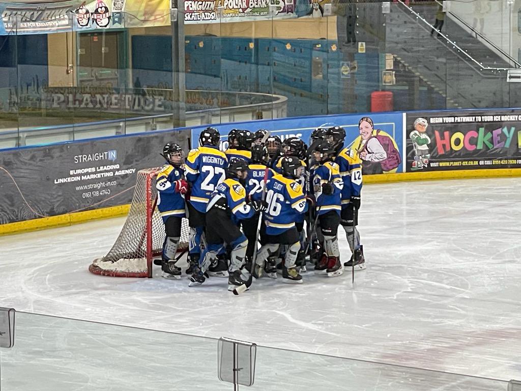 LeedsJrKnights's tweet photo. The LJK u14s continued their great start to life in the @EIHA_Official  with a good win @WidnesWildAcad.  MVP honours went to Zach Taylor who was part of a great team performance.  ⚪️🟡🔵🏒🥅👏👏👏 https://t.co/FLBsYpKoac