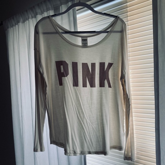 bgorhuff's tweet photo. So good I had to share! Check out all the items I'm loving on @Poshmarkapp #poshmark #fashion #style #shopmycloset #pinkvictoriassecret #meettheposher: https://t.co/GCer8sVlNq https://t.co/sn3gz54ELG