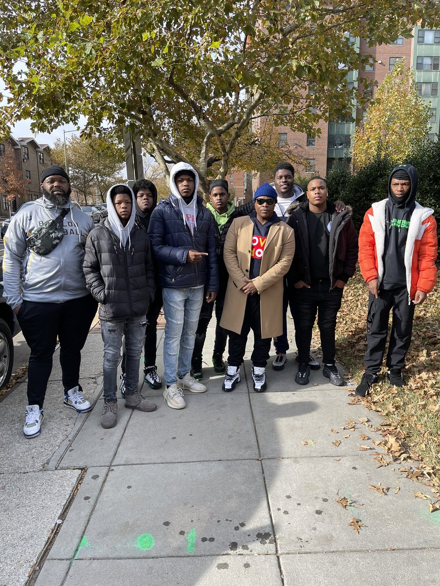 BallouKnightFB's tweet photo. Today, the Ballou Knights Football Coaches and Athletes Help Serve The Community By Handing Out Turkeys and Other Groceries For The Season. 

Creating better men will always be the goal of this program. It’s more to this game than football! 

#thatbilove 🅱️🅱️🅱️ https://t.co/mMqy6Iu4Wj